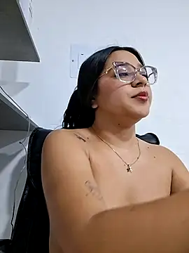 -VICKKY online show from March 21, 2026, 2:10 pm