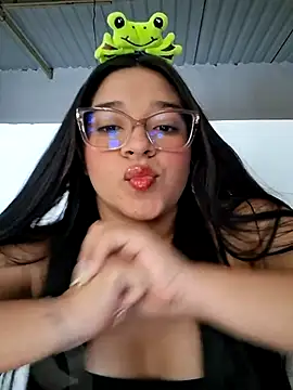 -VICKKY online show from March 24, 2026, 1:44 pm