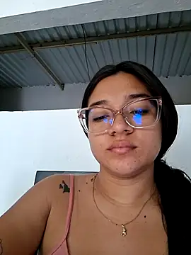 -VICKKY online show from March 25, 2026, 2:38 pm