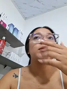 -VICKKY online show from March 13, 2026, 2:00 pm