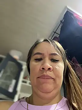 Snapshot of Emiily_lee chatting on November 25, 2025, 10:32 pm Emiily lee online show from November 25, 2025, 10:32 pm