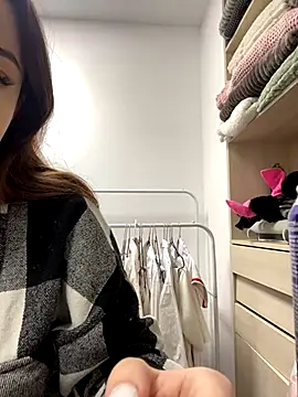 Snapshot of AnaWest chatting on September 14, 2025, 6:03 am AnaWest online show from September 14, 2025, 6:03 am