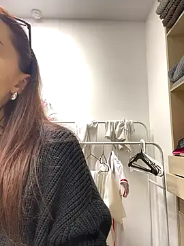 Snapshot of AnaWest chatting on October 6, 2025, 6:14 am AnaWest online show from October 6, 2025, 6:14 am