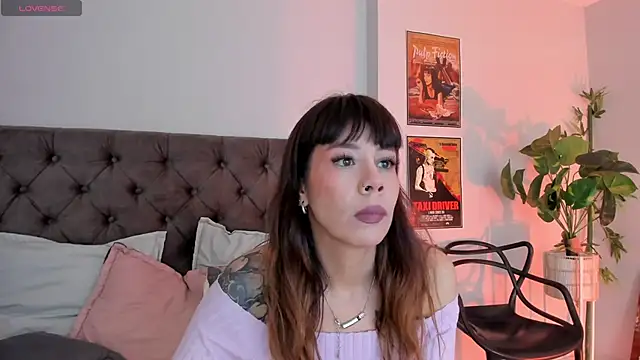 Snapshot of iriiina_veneno chatting on February 24, 2025, 10:36 pm iriiina veneno online show from February 24, 2025, 10:36 pm