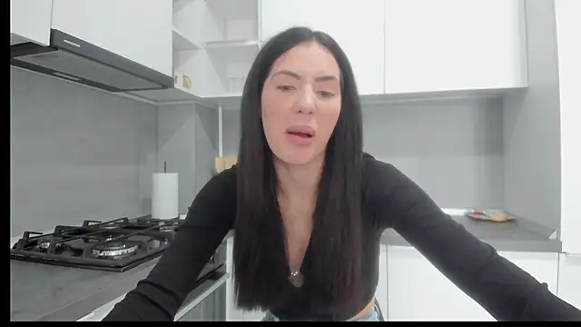 Emmapmg online show from November 26, 2025, 10:37 am