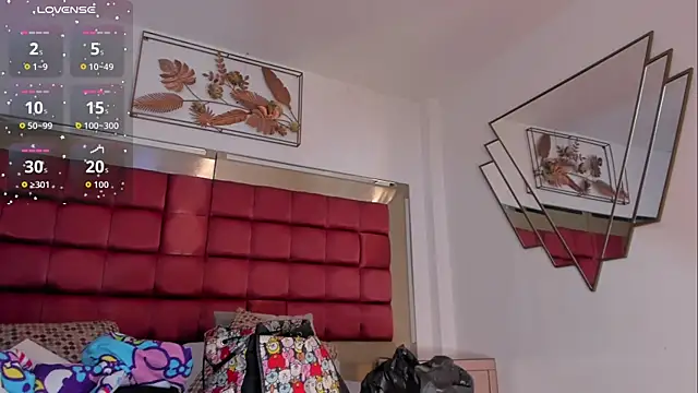 Snapshot of BonnieCute_ chatting on October 24, 2025, 12:20 am BonnieCute online show from October 24, 2025, 12:20 am