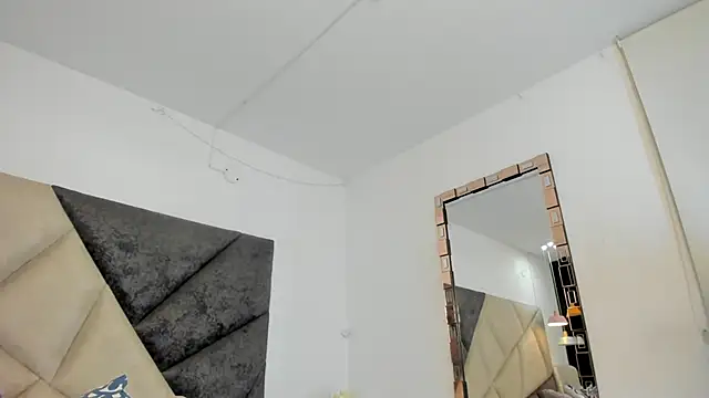 Snapshot of BonnieCute_ chatting on February 6, 2026, 12:06 am BonnieCute online show from February 6, 2026, 12:06 am