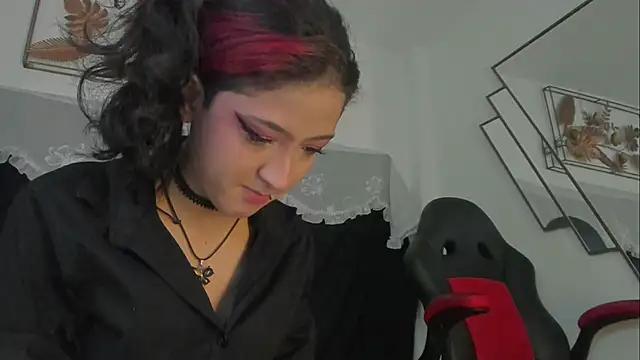 Snapshot of BonnieCute_ chatting on November 4, 2025, 11:41 pm BonnieCute online show from November 4, 2025, 11:41 pm