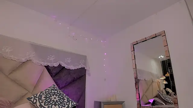 Snapshot of BonnieCute_ chatting on January 17, 2026, 12:04 am BonnieCute online show from January 17, 2026, 12:04 am