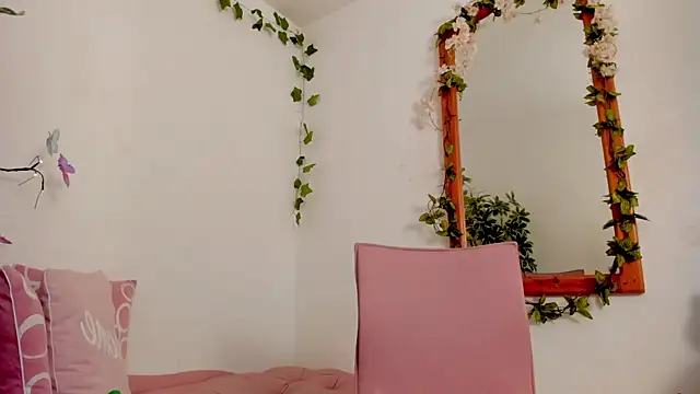 BonnieCute  online show from April 8, 2026, 7:48 pm