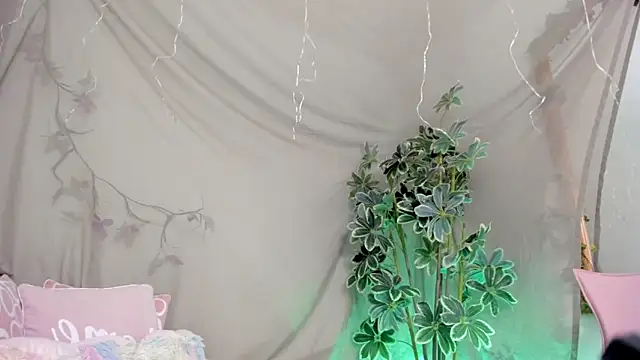 Snapshot of BonnieCute_ chatting on November 23, 2025, 11:37 pm BonnieCute online show from November 23, 2025, 11:37 pm