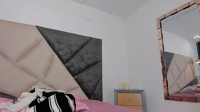 Snapshot of BonnieCute_ chatting on December 20, 2025, 11:40 pm BonnieCute online show from December 20, 2025, 11:40 pm