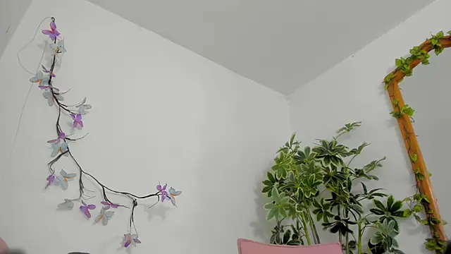 Snapshot of BonnieCute_ chatting on February 1, 2026, 12:53 am BonnieCute online show from February 1, 2026, 12:53 am