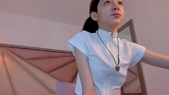 Snapshot of BonnieCute_ chatting on November 17, 2025, 10:36 pm BonnieCute online show from November 17, 2025, 10:36 pm