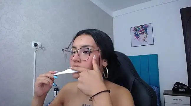 antonella sweetlittle online show from March 14, 2025, 6:29 pm