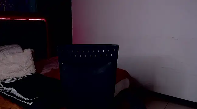 Snapshot of athena_rossi chatting on March 13, 2025, 5:00 am athena rossi online show from March 13, 2025, 5:00 am