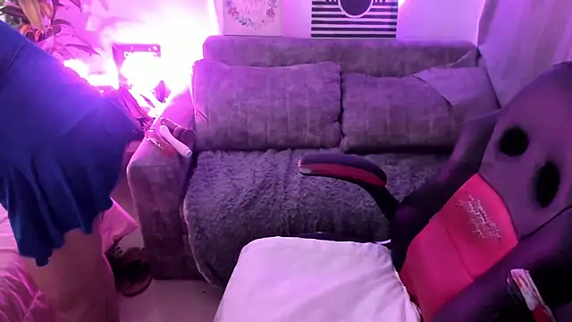 Snapshot of anyclark_ chatting on December 14, 2025, 4:40 am anyclark online show from December 14, 2025, 4:40 am