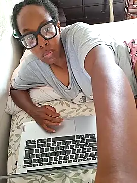 Snapshot of madamsensuale chatting on June 22, 2026, 7:55 pm madamsensuale online show from June 22, 2026, 7:55 pm