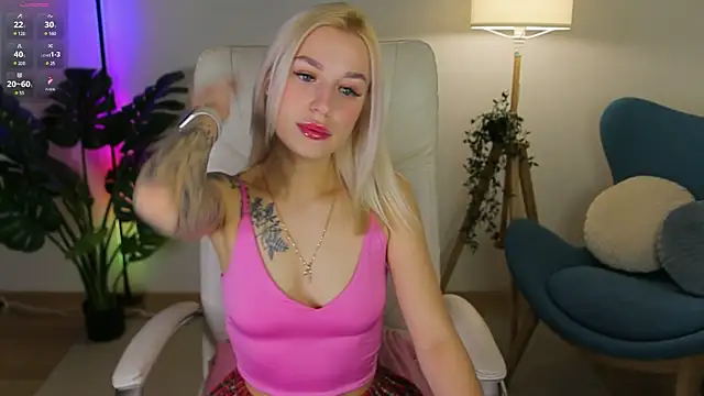 Crystal Barbie online show from March 3, 2025, 7:28 pm