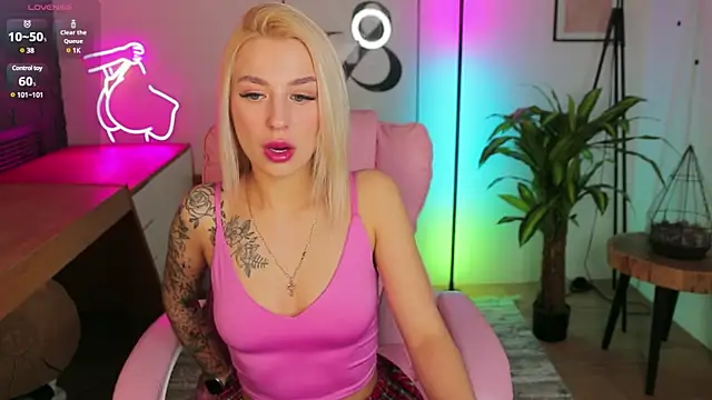 Crystal Barbie online show from March 18, 2025, 7:44 pm