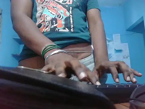 Snapshot of rajesh31tamil chatting on May 6, 2026, 8:51 am rajesh31tamil online show from May 6, 2026, 8:51 am