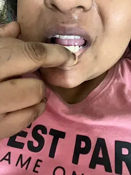 smile pretty online show from November 11, 2025, 7:41 pm