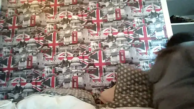 Snapshot of Lynylou chatting on December 3, 2025, 8:25 am Lynylou online show from December 3, 2025, 8:25 am