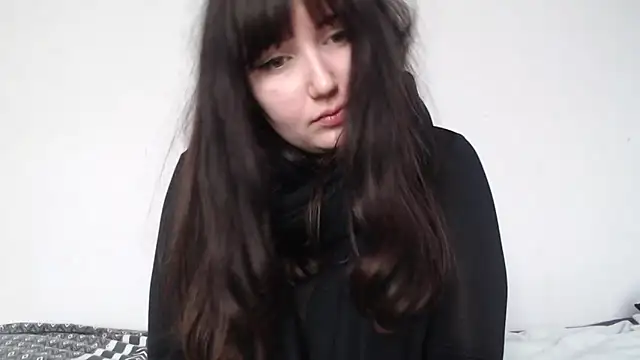 Lynylou online show from March 7, 2026, 4:23 pm