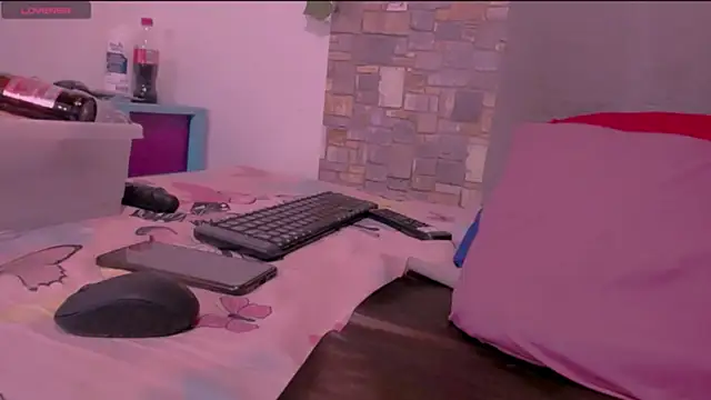 CrazyRousex online show from December 16, 2025, 4:55 pm