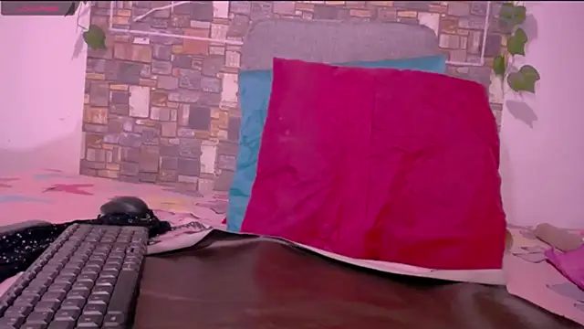 Snapshot of CrazyRousex chatting on March 5, 2026, 2:46 pm CrazyRousex online show from March 5, 2026, 2:46 pm