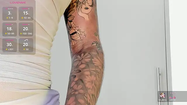 Snapshot of SeleneClark chatting on January 13, 2026, 9:19 pm SeleneClark online show from January 13, 2026, 9:19 pm