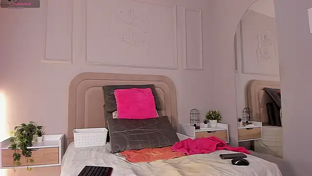 Snapshot of Maristxxr chatting on October 25, 2025, 7:47 pm Maristxxr online show from October 25, 2025, 7:47 pm