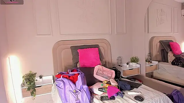 Snapshot of Maristxxr chatting on October 7, 2025, 8:43 pm Maristxxr online show from October 7, 2025, 8:43 pm