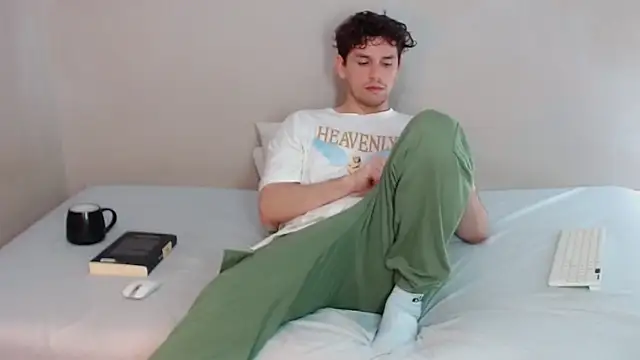 Elio555 online show from March 9, 2025, 4:05 am