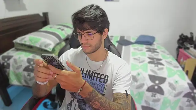 Snapshot of justin_stark7 chatting on February 21, 2025, 11:21 pm justin stark7 online show from February 21, 2025, 11:21 pm