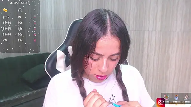 Snapshot of Georgina_1t chatting on March 12, 2025, 6:00 pm Georgina 1t online show from March 12, 2025, 6:00 pm