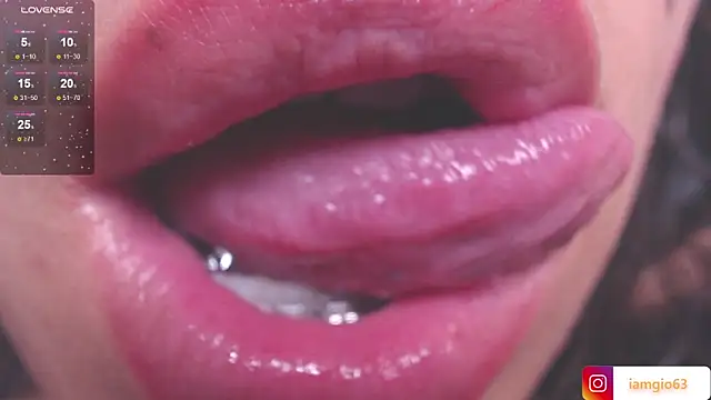 Snapshot of Georgina_1t chatting on February 28, 2025, 2:42 pm Georgina 1t online show from February 28, 2025, 2:42 pm