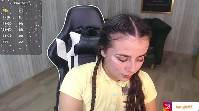 Snapshot of Georgina_1t chatting on March 17, 2025, 11:31 am Georgina 1t online show from March 17, 2025, 11:31 am