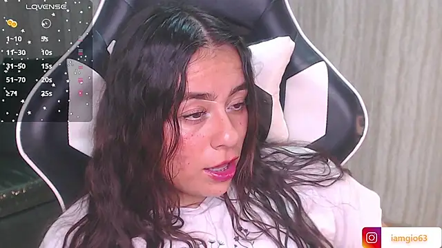 Snapshot of Georgina_1t chatting on March 12, 2025, 2:56 pm Georgina 1t online show from March 12, 2025, 2:56 pm