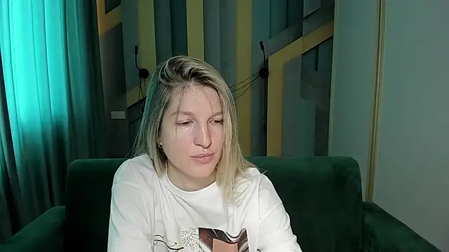Snapshot of EmilyWalkeri chatting on June 5, 2026, 6:52 am EmilyWalkeri online show from June 5, 2026, 6:52 am