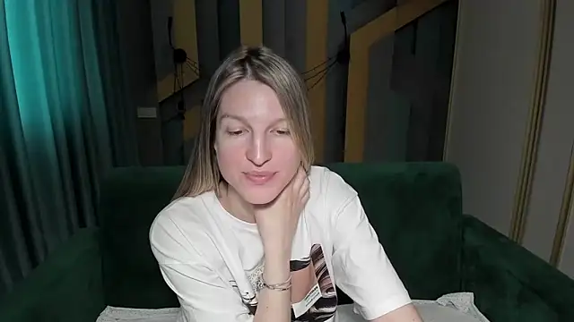 Snapshot of EmilyWalkeri chatting on May 13, 2026, 6:53 am EmilyWalkeri online show from May 13, 2026, 6:53 am