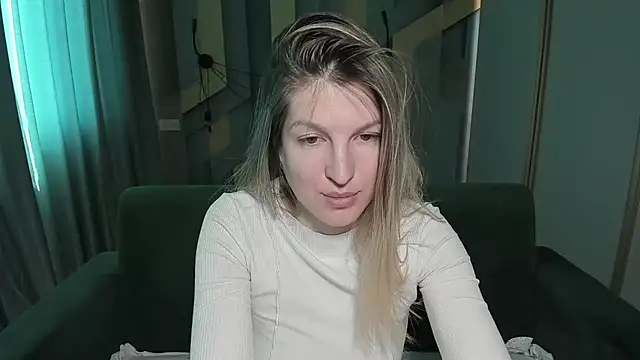 EmilyWalkeri online show from April 22, 2026, 6:53 am