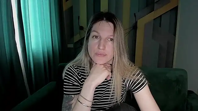 Snapshot of EmilyWalkeri chatting on April 29, 2026, 7:01 am EmilyWalkeri online show from April 29, 2026, 7:01 am
