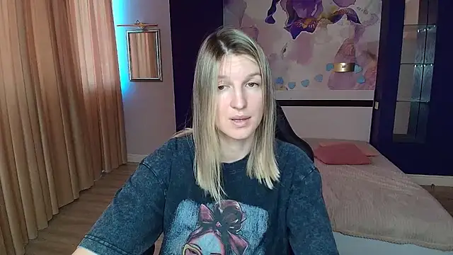 EmilyWalkeri online show from July 12, 2026, 8:37 am