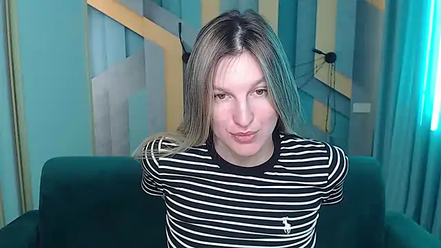 EmilyWalkeri online show from March 10, 2026, 8:07 am