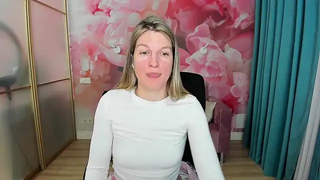 Snapshot of EmilyWalkeri chatting on May 21, 2026, 7:00 pm EmilyWalkeri online show from May 21, 2026, 7:00 pm