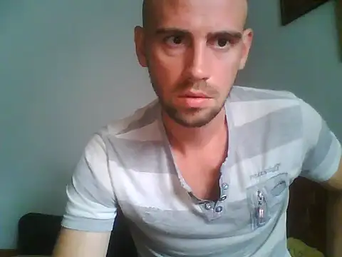 Snapshot of Rejtelmesest chatting on September 25, 2025, 10:32 am Rejtelmesest online show from September 25, 2025, 10:32 am