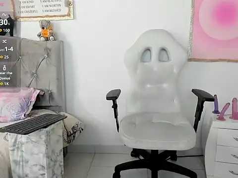 Snapshot of cindy_love2 chatting on December 5, 2025, 2:04 pm cindy love2 online show from December 5, 2025, 2:04 pm