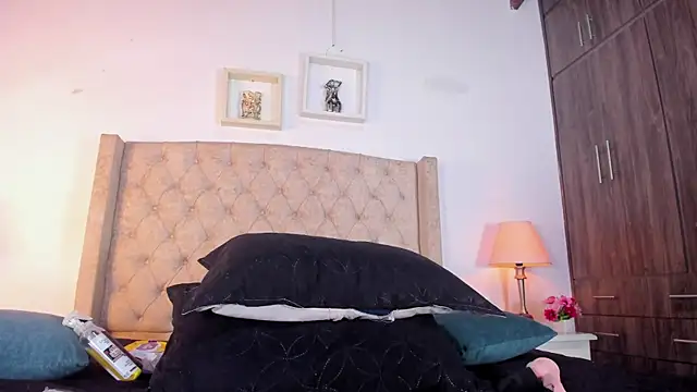 Snapshot of allisson_m chatting on December 5, 2025, 12:15 pm allisson m online show from December 5, 2025, 12:15 pm