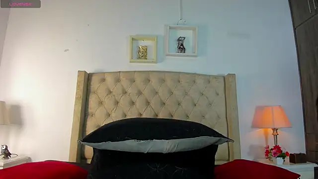 Snapshot of allisson_m chatting on November 25, 2025, 12:05 pm allisson m online show from November 25, 2025, 12:05 pm